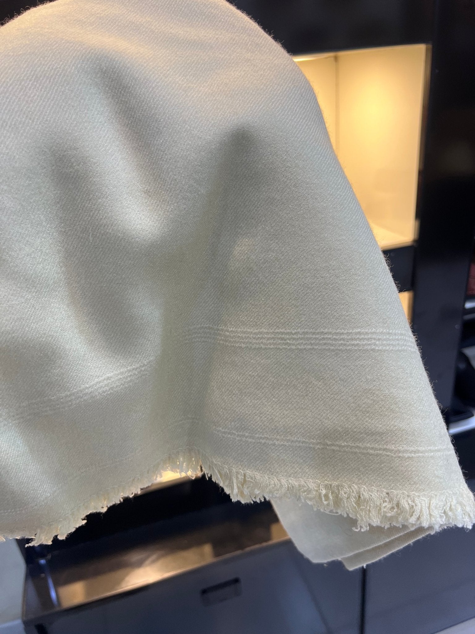 64 Wool Plain Shawl (Dfs 930) - Dark Fitter