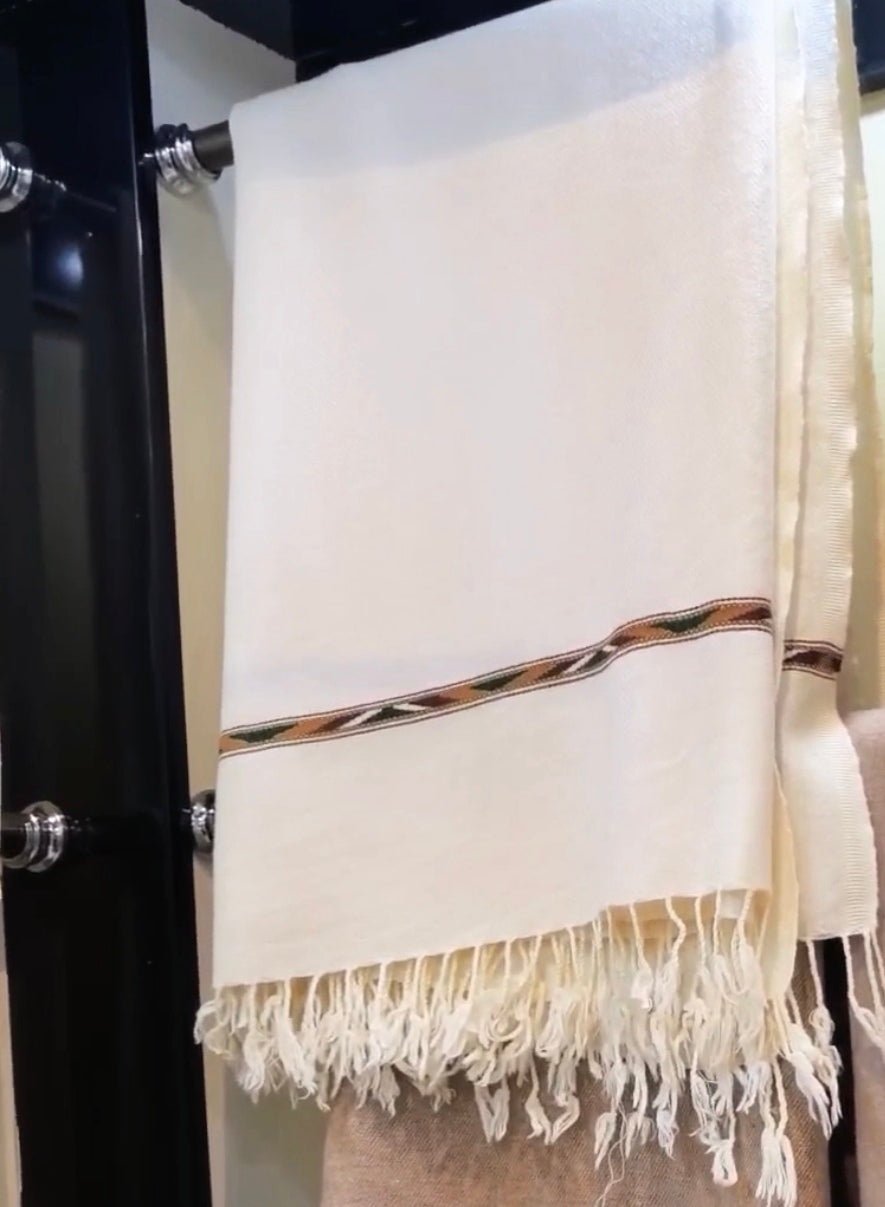 Angoora Wool (Off White) - Dark Fitter