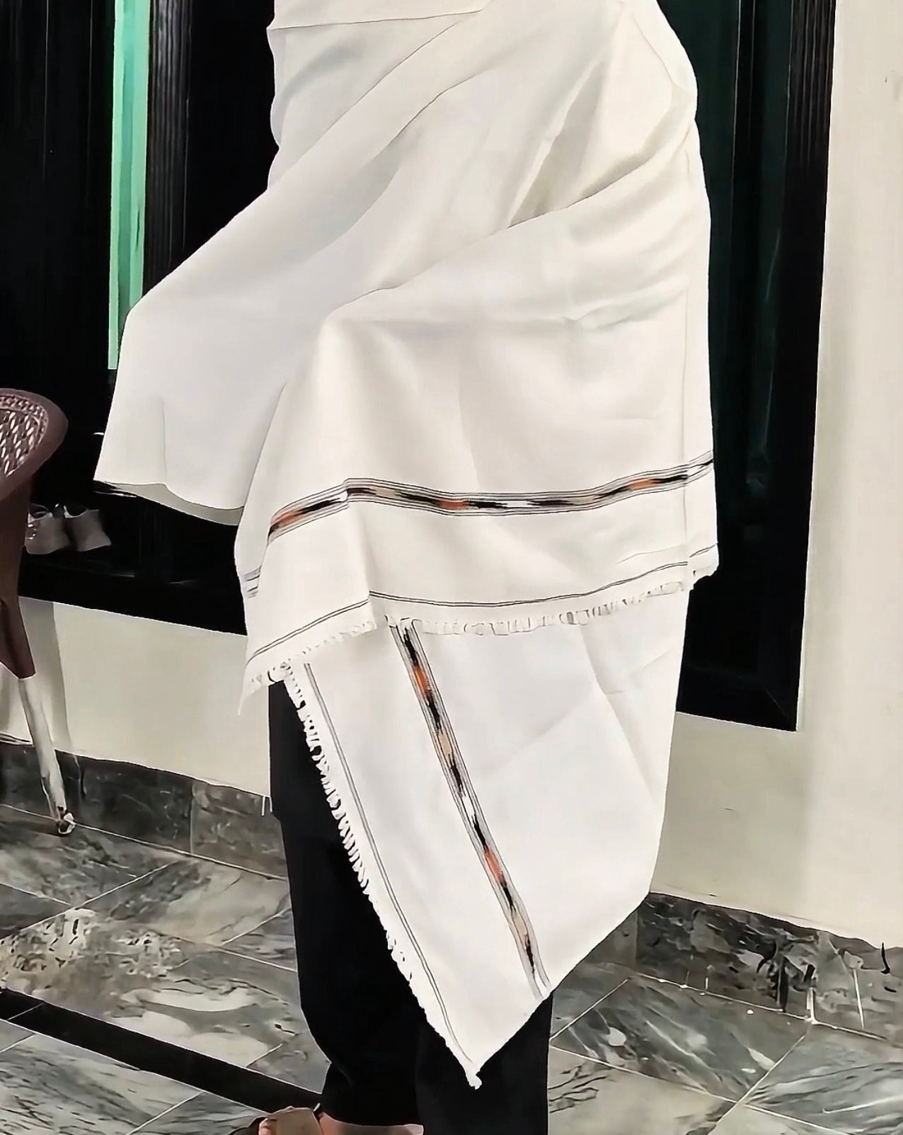 Handmade Wool Shawl (Off white single border)